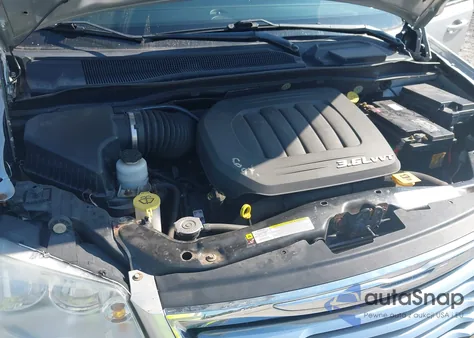 2011 Chrysler Town & Country Touring from USA, damaged, VIN 2A4RR5DG7BR775514